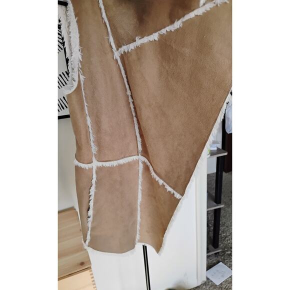 Beige Faux Suede, Lined With Faux Fur Vest. Hip Hop. Hippie. Trendy. Y2K. 90s. - Picture 6 of 6